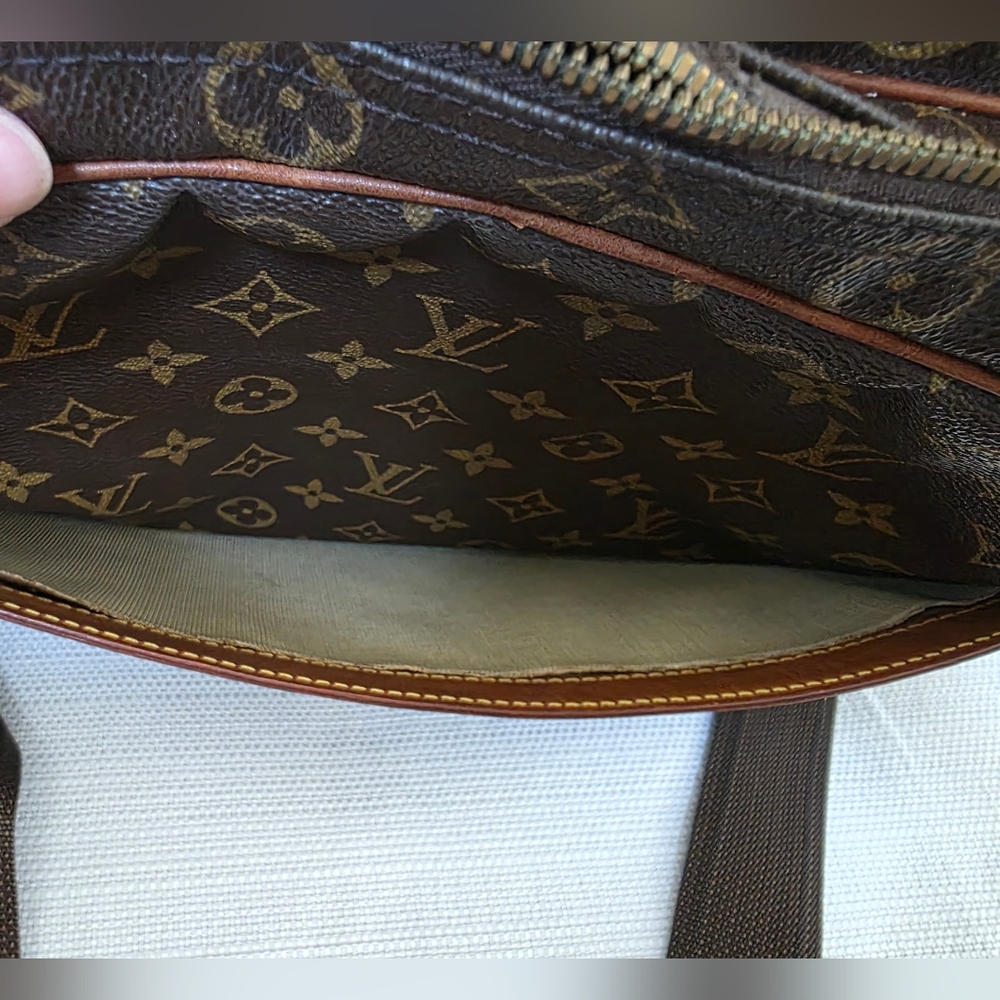 Louis Vuitton Sac Reporter GM in Monogram Canvas with Adjustable Strap - Picture 13 of 16